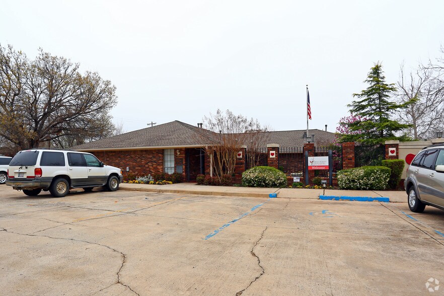 Primary Photo Of 1301 NE 14th St, Oklahoma City Medical For Sale