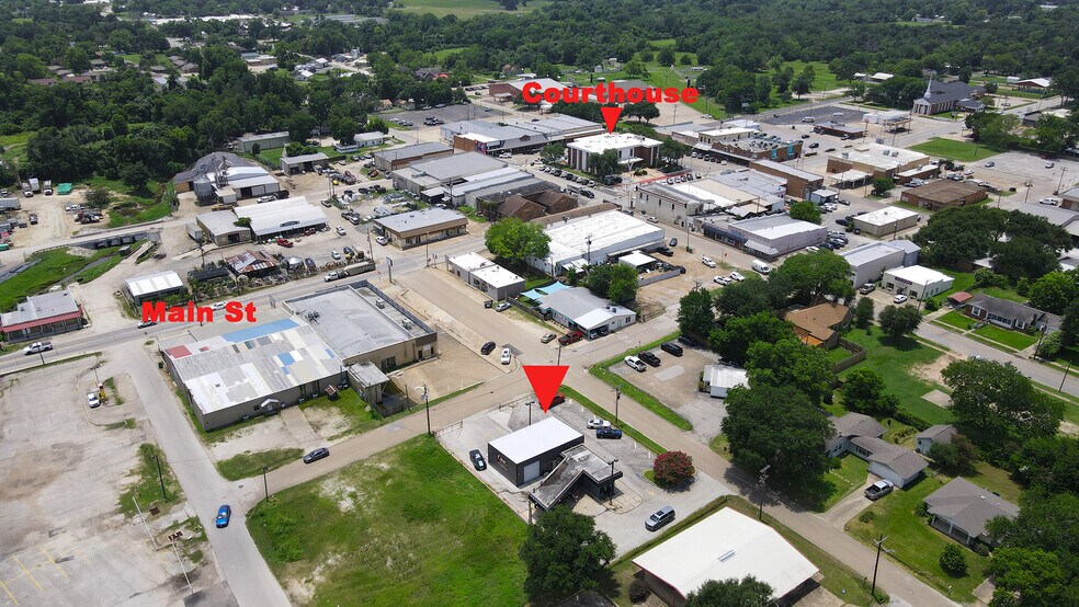 More Photos Of 207 Cottonwood st, Madisonville Warehouse For Sale
