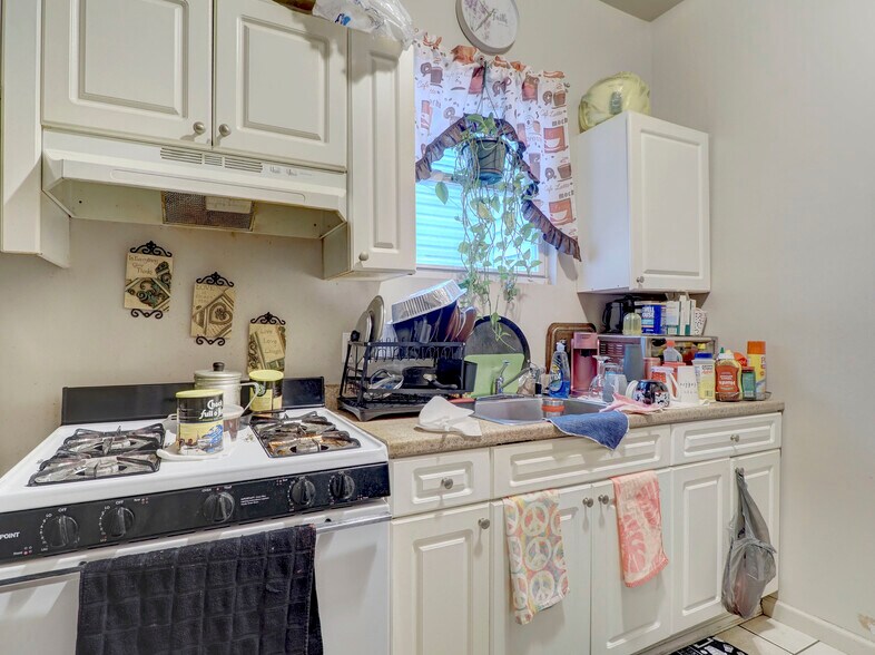 More Photos Of 81 Auburn St, Paterson Apartments For Sale