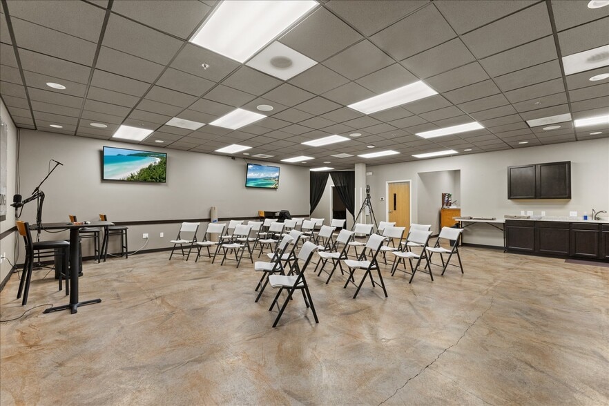 More Photos Of 18824 Smokey Point Blvd, Arlington Warehouse For Sale
