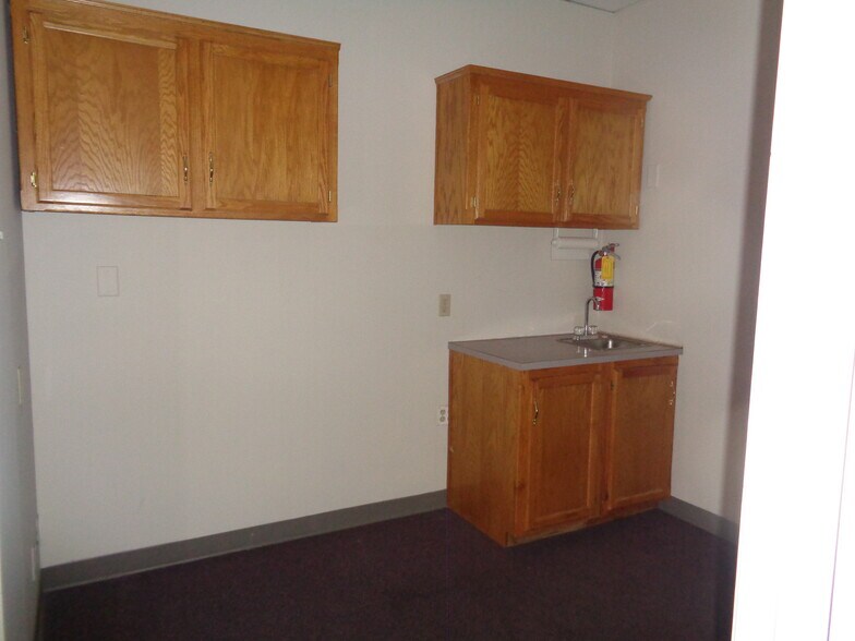 More Photos Of 3903-3913 S Lynn Ct, Independence Office For Sale
