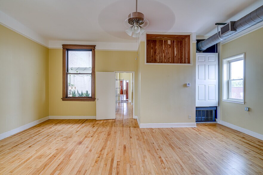 More Photos Of 339 Madison Ave, Memphis Storefront Retail Office For Sale