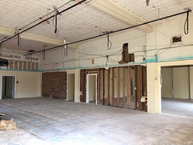More Photos Of 801 8th Ave W, Palmetto Showroom For Lease