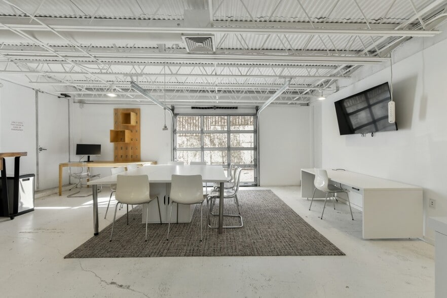 More Photos Of 555 E 2nd St, South Boston Loft Creative Space For Lease