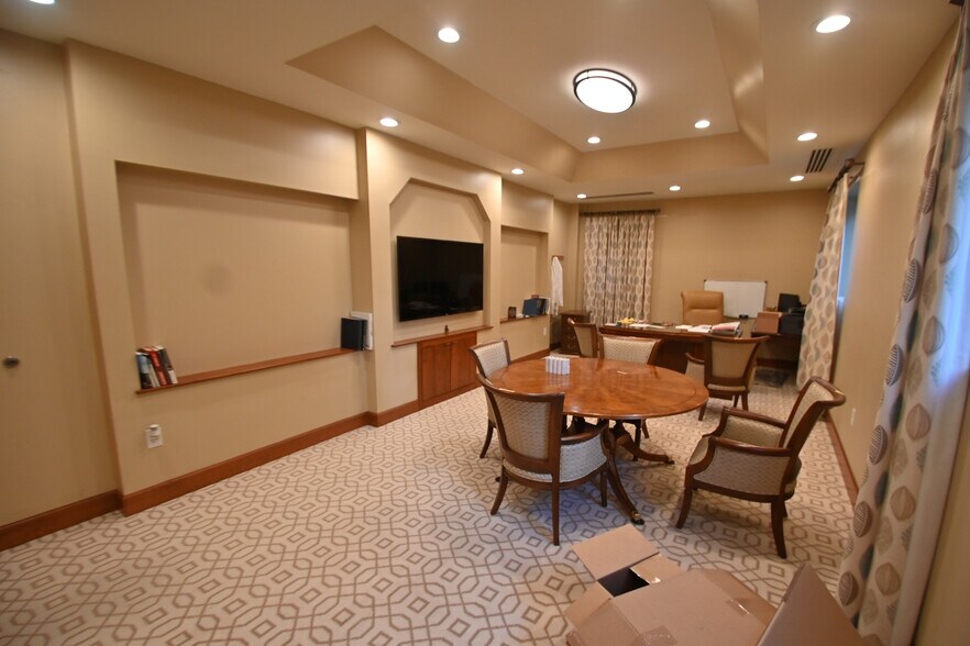 More Photos Of 5115 Palafox St, Pensacola Freestanding For Lease