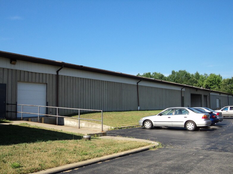More Photos Of 260 Victoria Rd, Youngstown Warehouse For Lease