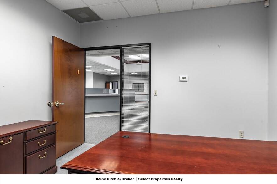 More Photos Of 1397 Elizabeth Pike, Mineral Wells Bank For Lease