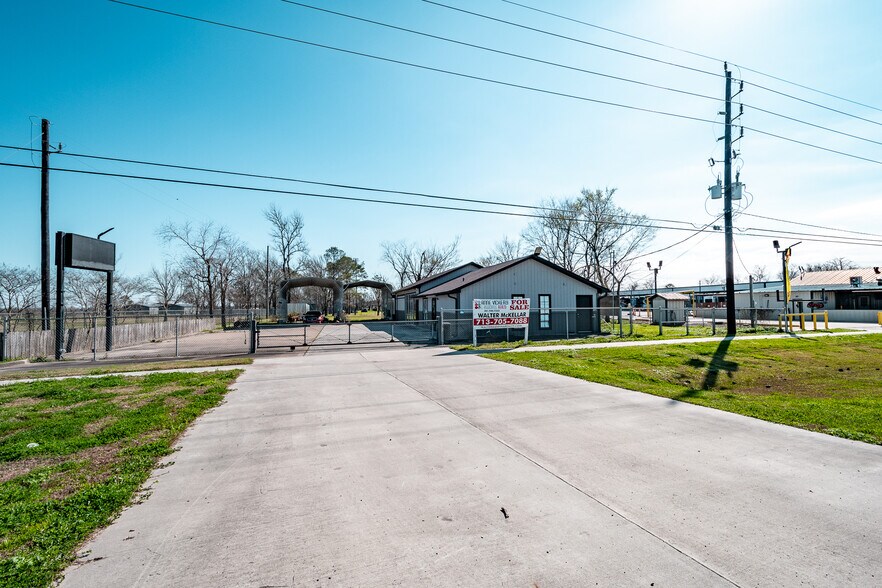 More Photos Of 21014 FM 2100 Rd, Crosby Freestanding For Sale