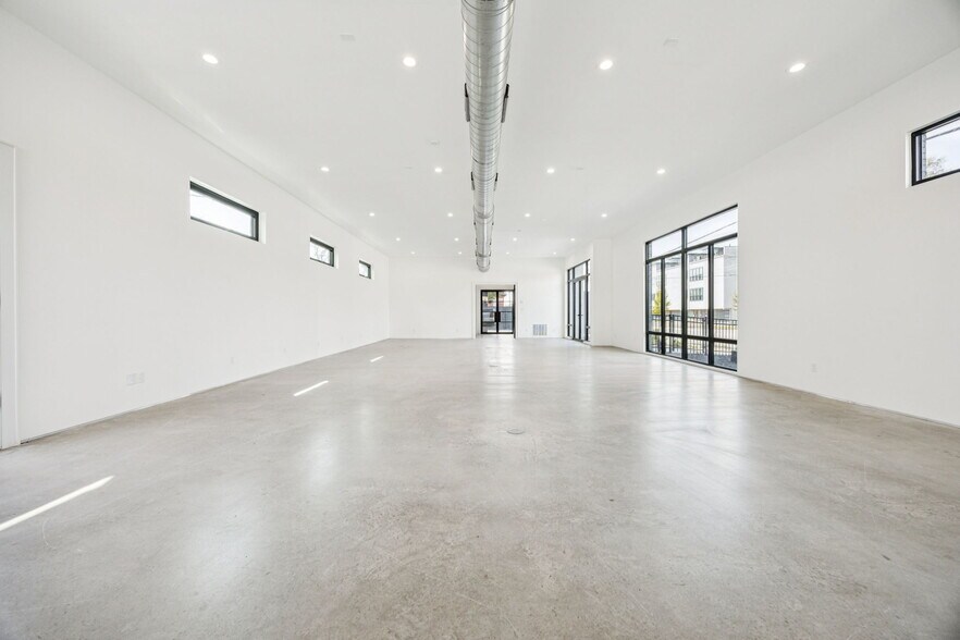 More Photos Of 446 Tyler St, Dallas Office For Sale