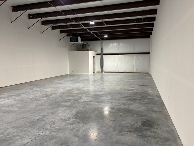 More Photos Of 2819 E 14th N, Ammon Warehouse For Lease
