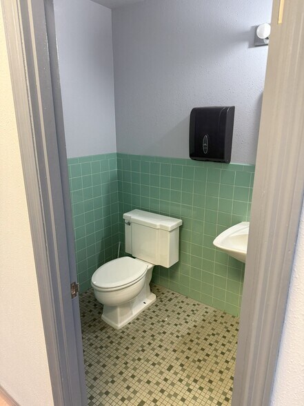 More Photos Of 9620 Midland Blvd, Saint Louis Warehouse For Sale