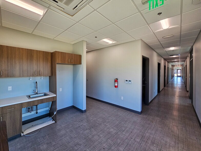 More Photos Of 6450 Central Park Blvd, Abilene Office For Lease