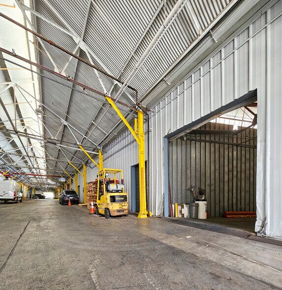 More Photos Of 501 Sumner St, Honolulu Warehouse For Lease