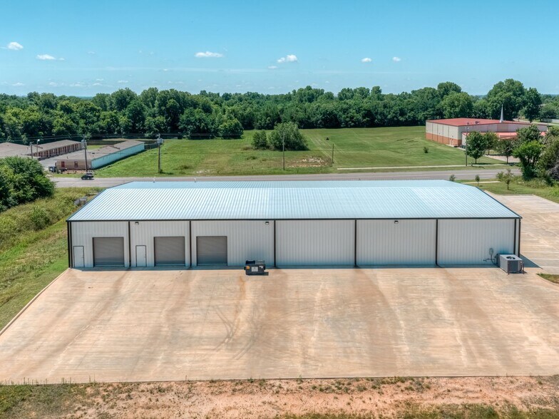 More Photos Of 3303 NE 23rd St, Oklahoma City Sports And Entertainment For Sale