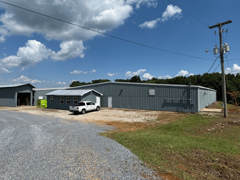 More Photos Of 990 Epco Dr, Dandridge Warehouse For Lease