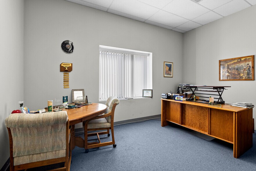 More Photos Of 114-118 E Calhoun St, Woodstock Freestanding For Lease