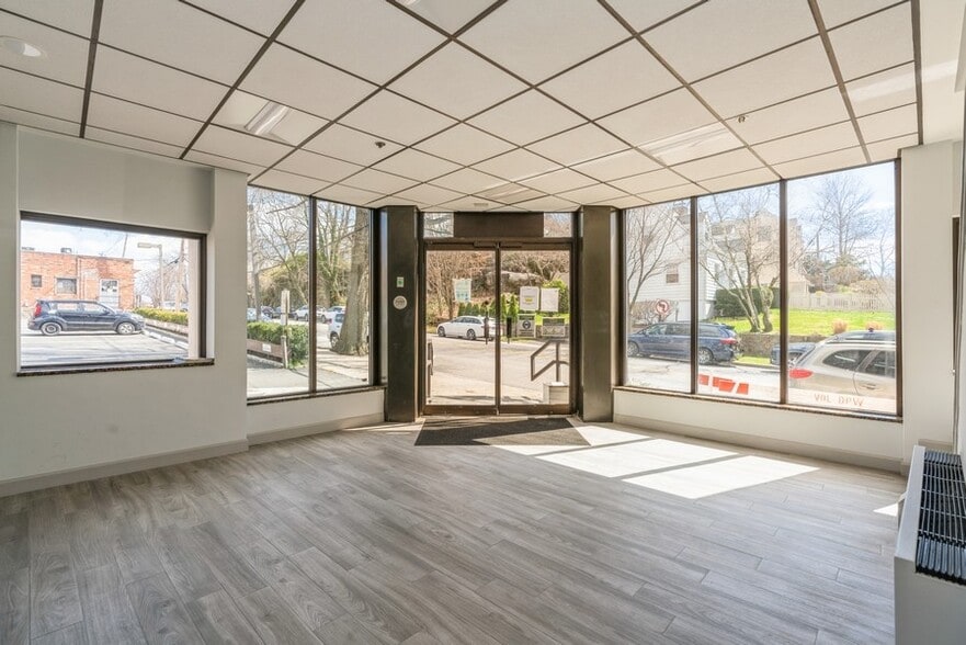 More Photos Of 2039 Palmer Ave, Larchmont Medical For Lease