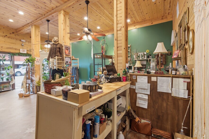Primary Photo Of 131 S Lee St, Fort Gibson General Retail For Sale