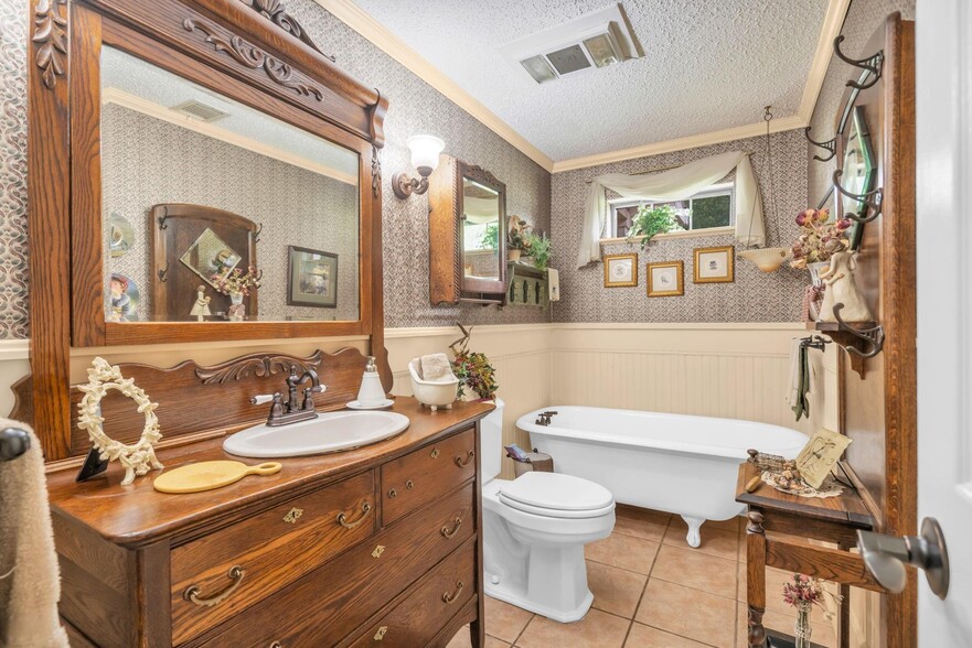 More Photos Of 103 Roundabout Ln, Huntsville Specialty For Sale