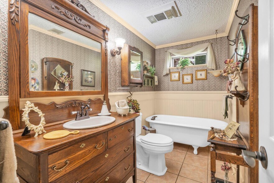 More Photos Of 103 Roundabout Ln, Huntsville Specialty For Sale