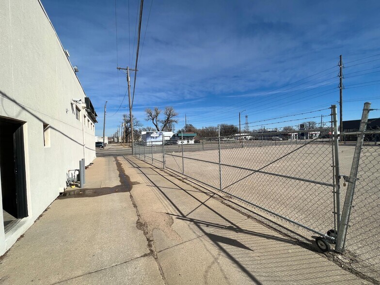 More Photos Of 1001 E Central Ave, Wichita Light Distribution For Lease