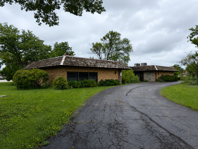 More Photos Of 350 S Schmale Rd, Carol Stream Medical For Lease