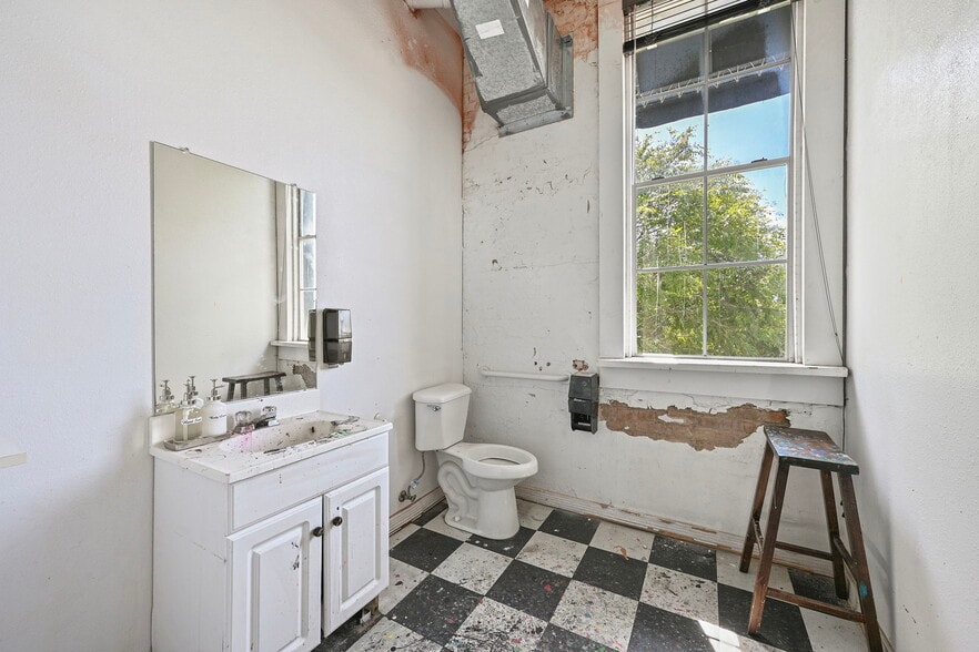 More Photos Of 220 N Main St, Bryan Storefront For Sale
