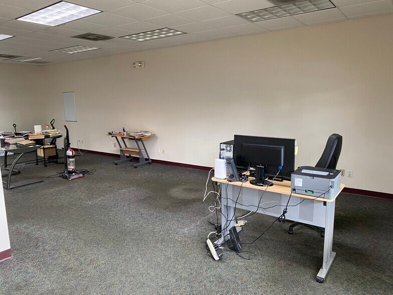 More Photos Of 214 S Military Trl, Deerfield Beach Warehouse For Lease