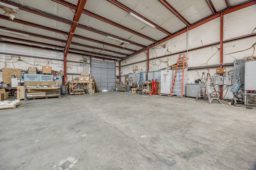 More Photos Of 3380 Smith Farm Rd, Matthews Warehouse For Lease