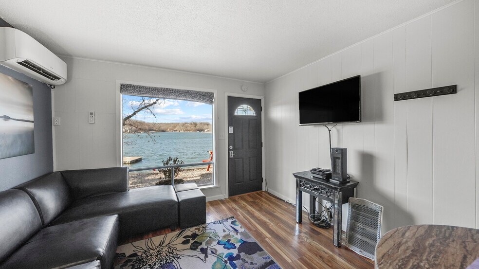 More Photos Of 91 Breeze Dr, Camdenton Hotel For Sale