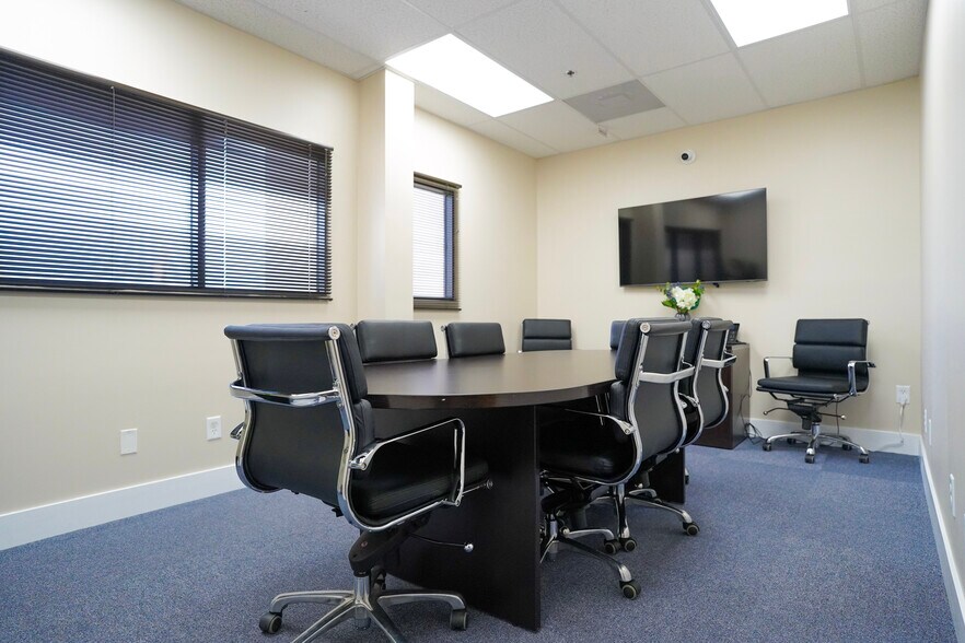 More Photos Of 10570 S US Highway 1, Port Saint Lucie Coworking Space