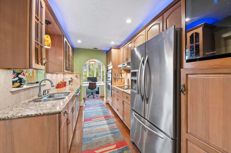 More Photos Of 941 Virginia Dr, Sarasota Specialty For Sale