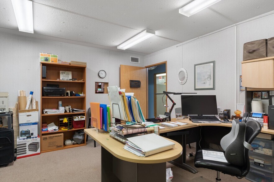 More Photos Of 15464 Cortez Blvd, Brooksville Unknown For Lease