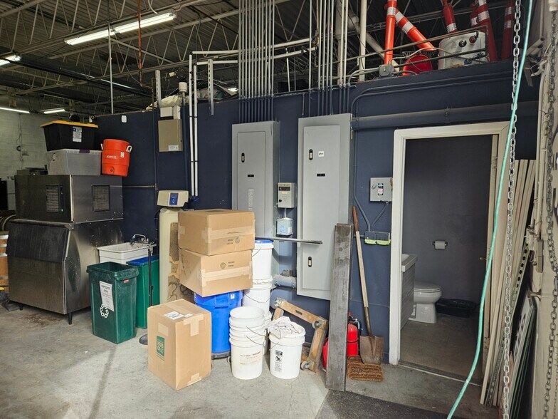 More Photos Of 2990 Larimer St, Denver Warehouse For Lease