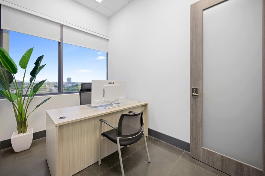 More Photos Of 19790 W Dixie Hwy, Aventura Office For Sale