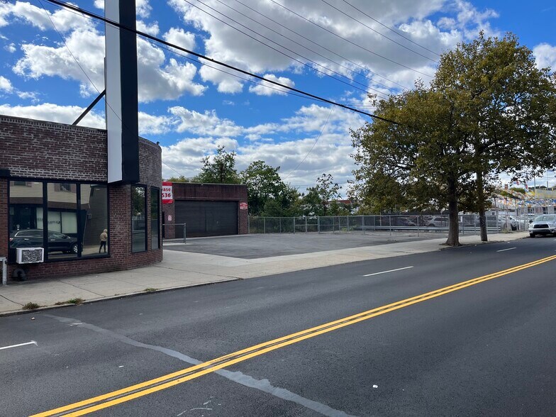 More Photos Of 62-16 Metropolitan Ave, Middle Village Auto Repair For Lease