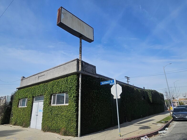 More Photos Of 2601 Southwest Dr, Los Angeles Office Residential For Sale