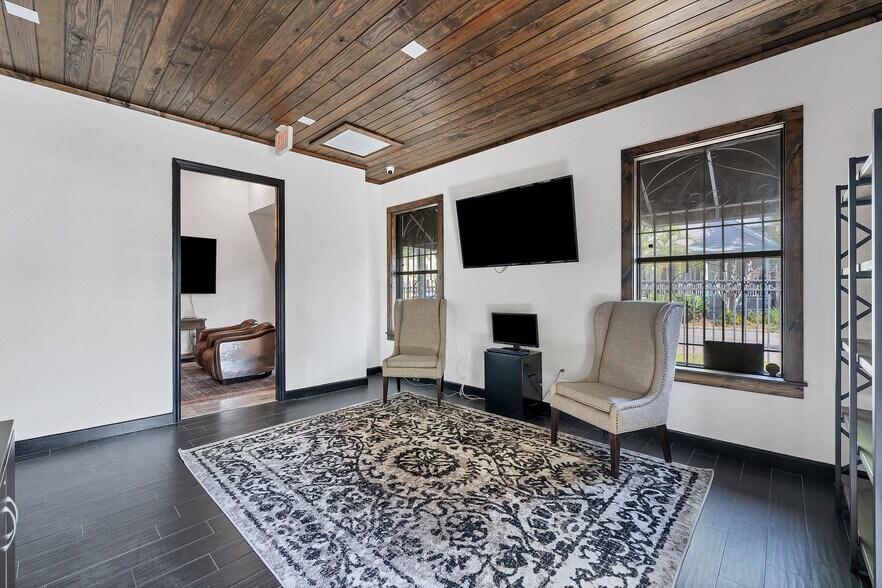 More Photos Of 1717 E 5th Ave, Tampa Warehouse For Sale