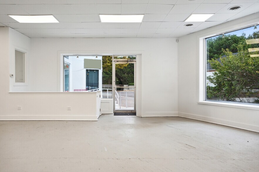 More Photos Of 53 The Circle, East Hampton Storefront For Lease