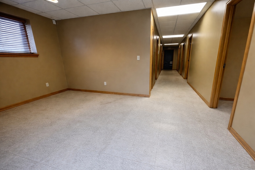 More Photos Of 376 Hope Station Rd, Weston Warehouse For Lease