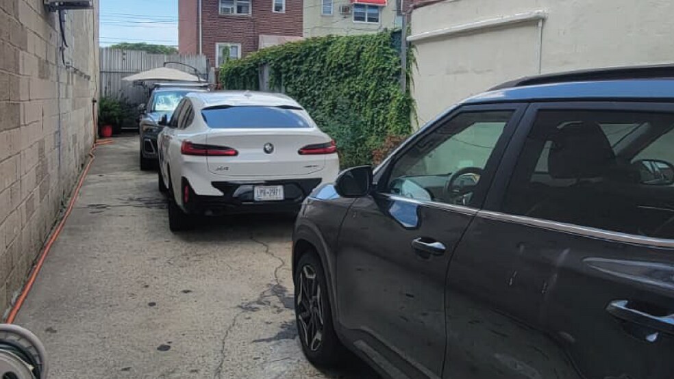 More Photos Of 9411 Ditmas Ave, Brooklyn Warehouse For Lease