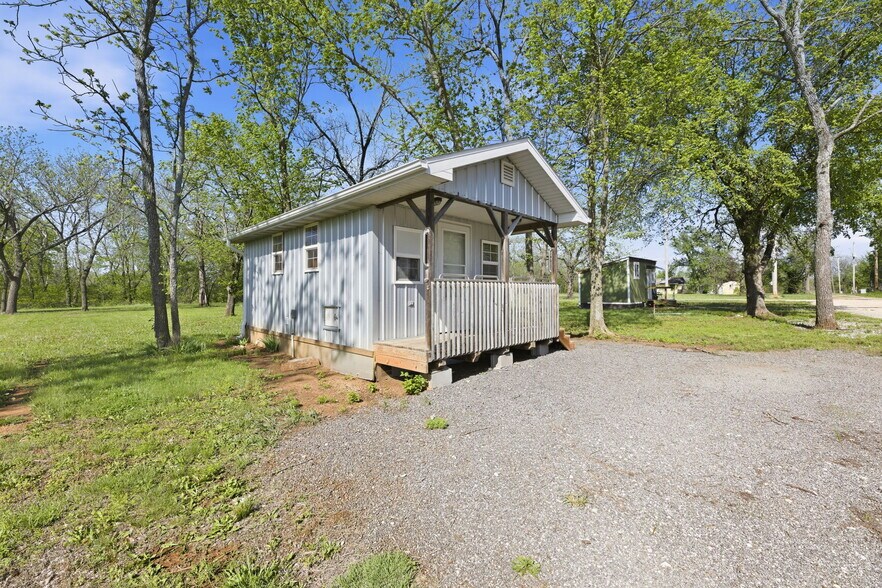 More Photos Of 74 2nd St, Moran Trailer Camper Park For Sale