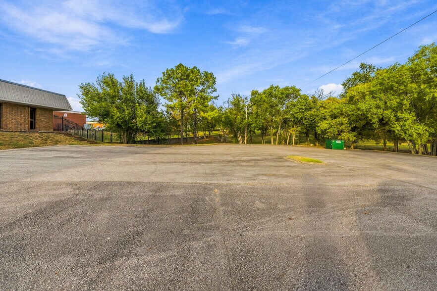 More Photos Of 85 Cude Ln, Madison Office For Lease