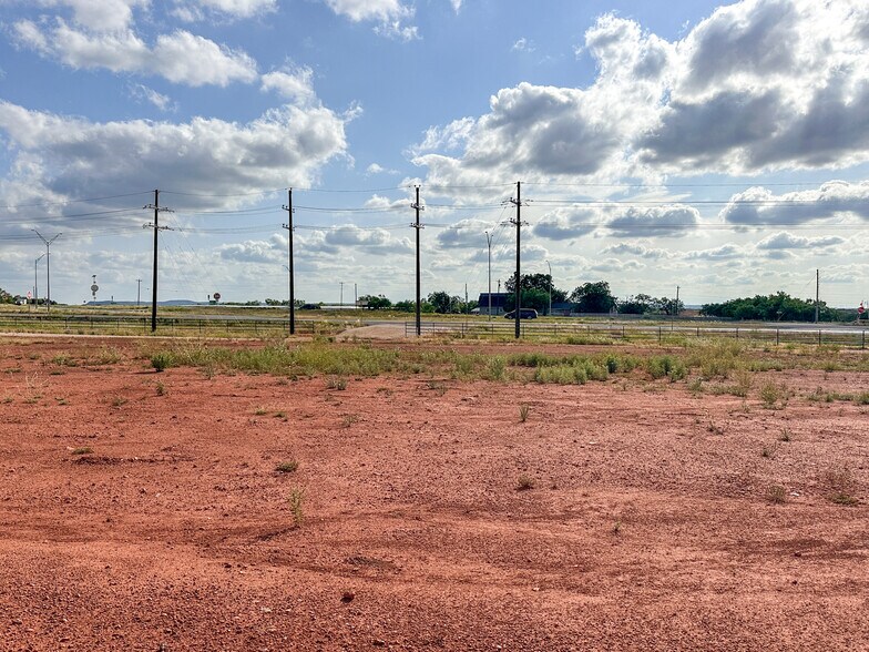 More Photos Of 3567 HWY 84 Hwy, Tuscola Warehouse For Lease