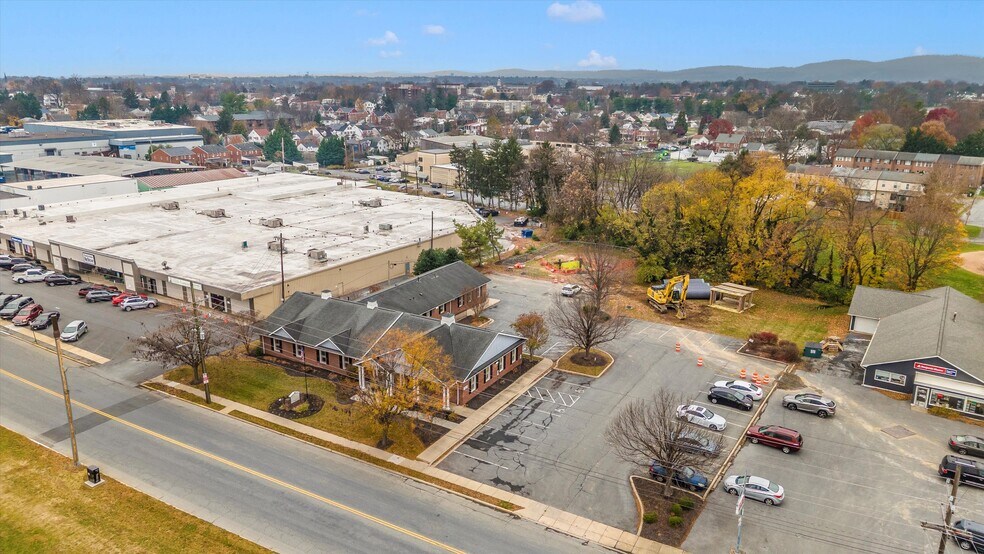 More Photos Of 925 N East St, Frederick Bank For Lease