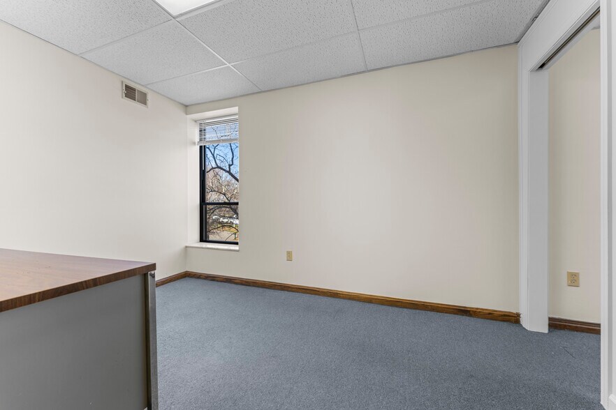 More Photos Of 600 Commerce Dr, Coraopolis Office Residential For Lease