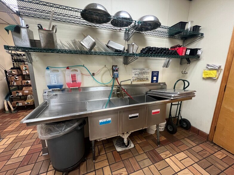More Photos Of 5025 Santa Fe Dr, Fayetteville General Retail For Sale
