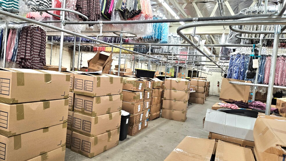 More Photos Of 929 E 14th St, Los Angeles Warehouse For Lease