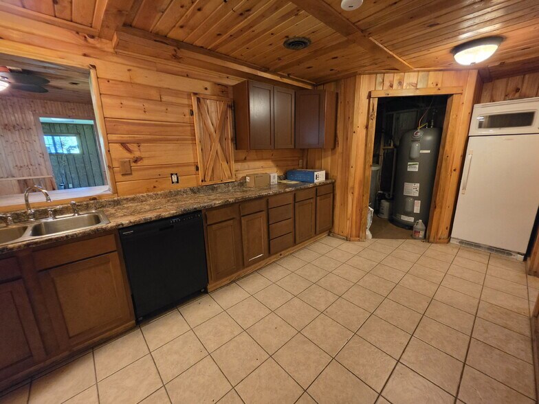 More Photos Of N12757 Rindahl Valley Rd, Osseo Warehouse For Lease