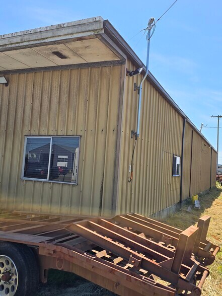 More Photos Of 2121 Commerce St, Aberdeen Industrial For Sale